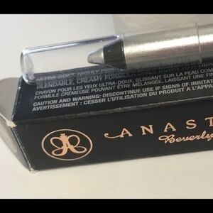 NWT Anastasia Beverly Hills Metallic Liner Silver
